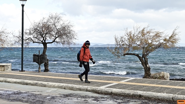 Καιρός: Τοπικές βροχές, χιόνια σε ορεινά – ημιορεινά και κρύο μέχρι την Πέμπτη