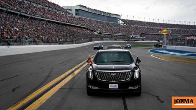 Ο Τραμπ επέστεψε στην Daytona 500 και έκανε ένα γύρο στην πίστα με την προεδρική λιμουζίνα