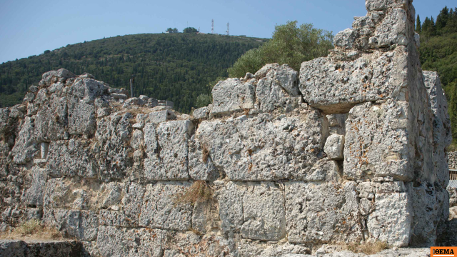 Βρέθηκαν αρχαιολογικά ευρήματα από τη ρωμαϊκή περίοδο σε οικόπεδο όπου θα ανεγερθεί σχολείο στην Πάτρα – Δείτε φωτογραφίες