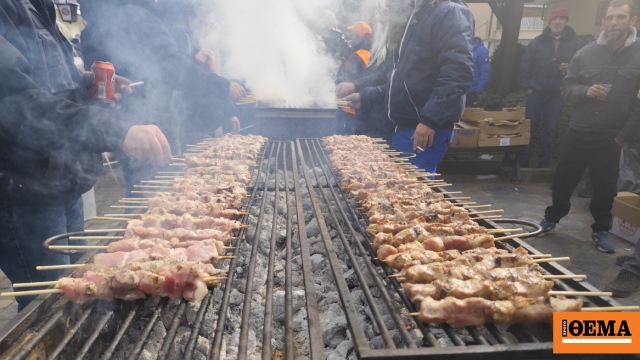 Μια μεγάλη ψησταριά η Καλαμπάκα με 10.000 σουβλάκια