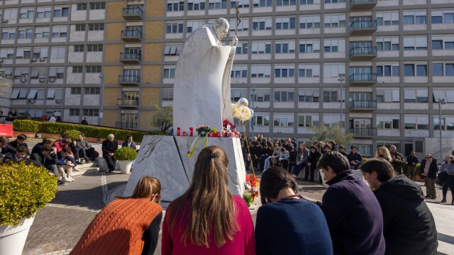 Φίλος του Πάπα προσπάθησε να μπει στο δωμάτιο του νοσοκομείου για να τον χαιρετήσει