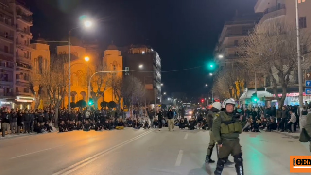 Καθιστική διαμαρτυρία στην Καμάρα, δείτε βίντεο