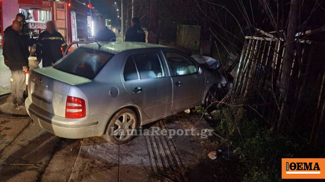 Αυτοκίνητο έπεσε σε τοίχο και λαμπάδιασε, στο νοσοκομείο Λαμίας τραυματίας